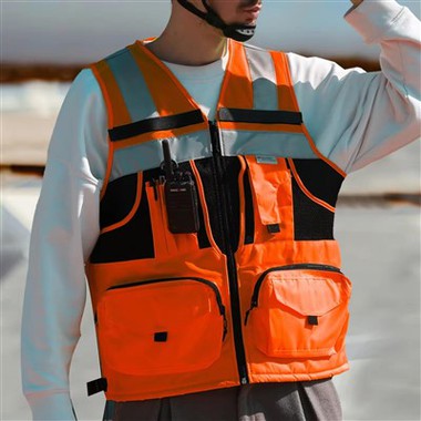 Kako se reflektirajuća majica s kapuljačom može koristiti u noćnim patrolama?